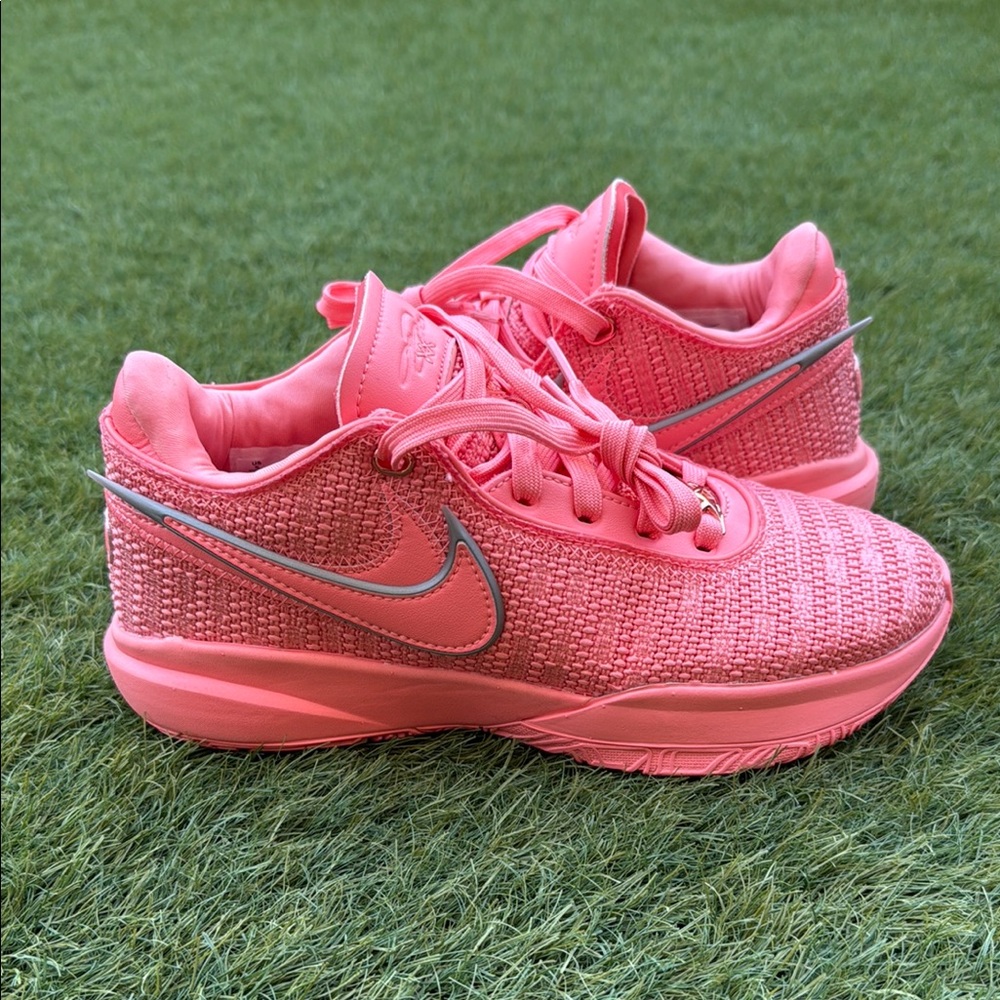 Nike Lebron XX